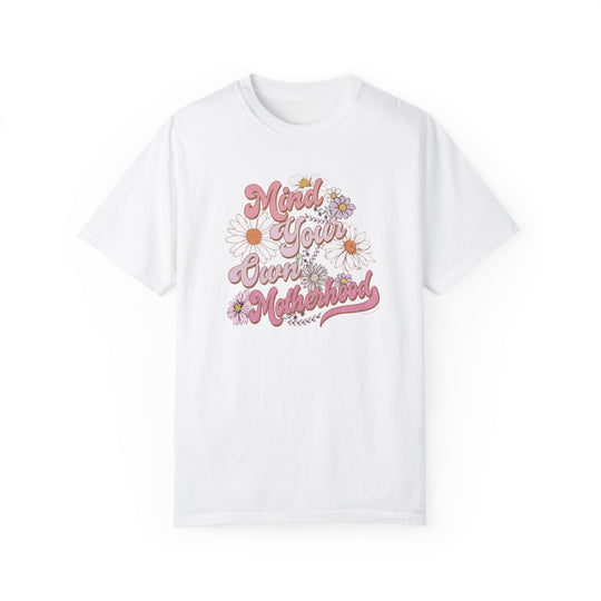 A relaxed fit Mind Your Motherhood Tee, crafted from 100% ring-spun cotton. Garment-dyed for extra coziness, with double-needle stitching for durability and a seamless design for a tubular shape.