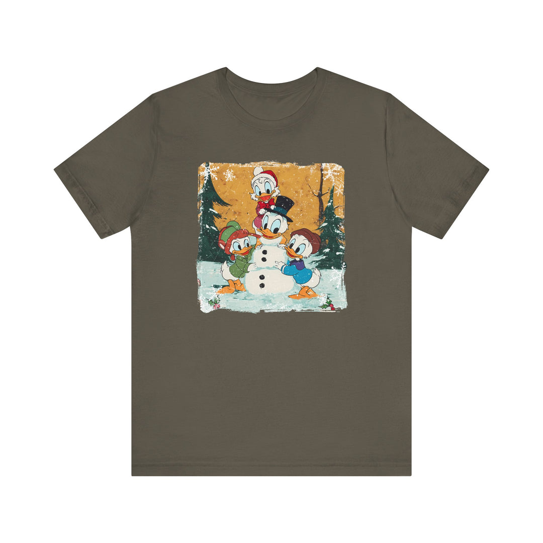 Duck Snowmen Tee: Olive-green T-shirt with vintage Donald Duck and nephews building a snowman in winter scene, featuring quality cotton and classic fit.