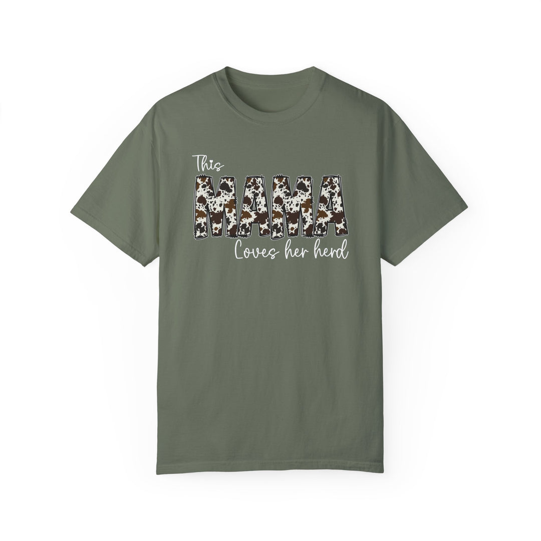 A relaxed fit Mama Herd Tee, 100% ring-spun cotton, garment-dyed for coziness. Double-needle stitching ensures durability, no side-seams for a tubular shape. Ideal for daily wear.