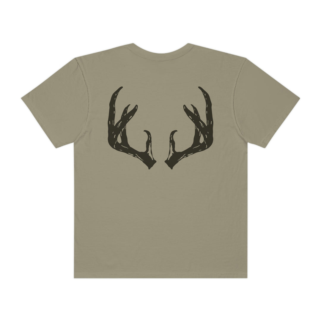 A relaxed fit Antler Tee, crafted from 100% ring-spun cotton for ultimate comfort. Garment-dyed with double-needle stitching, this tee offers durability and coziness for daily wear.